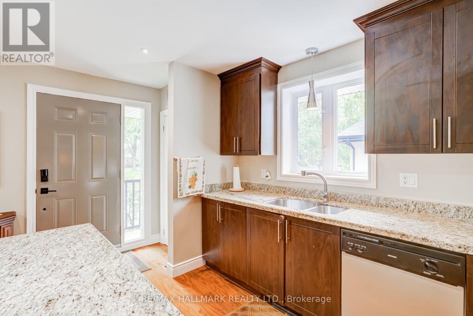 1218 Grange Road, Oakville, ON photo 9