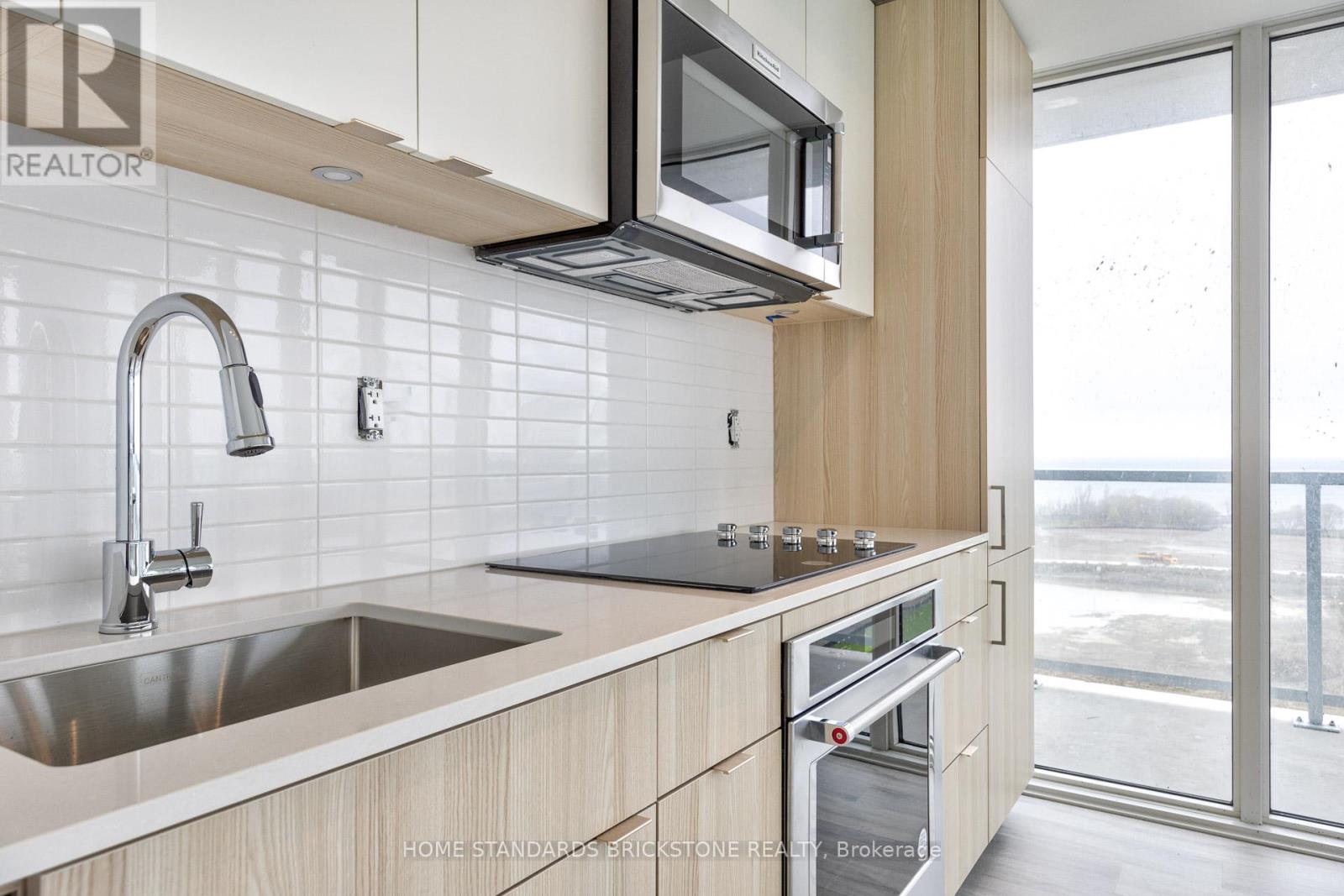 1012- 220 Missinnihe Way, Mississauga, ON photo 6