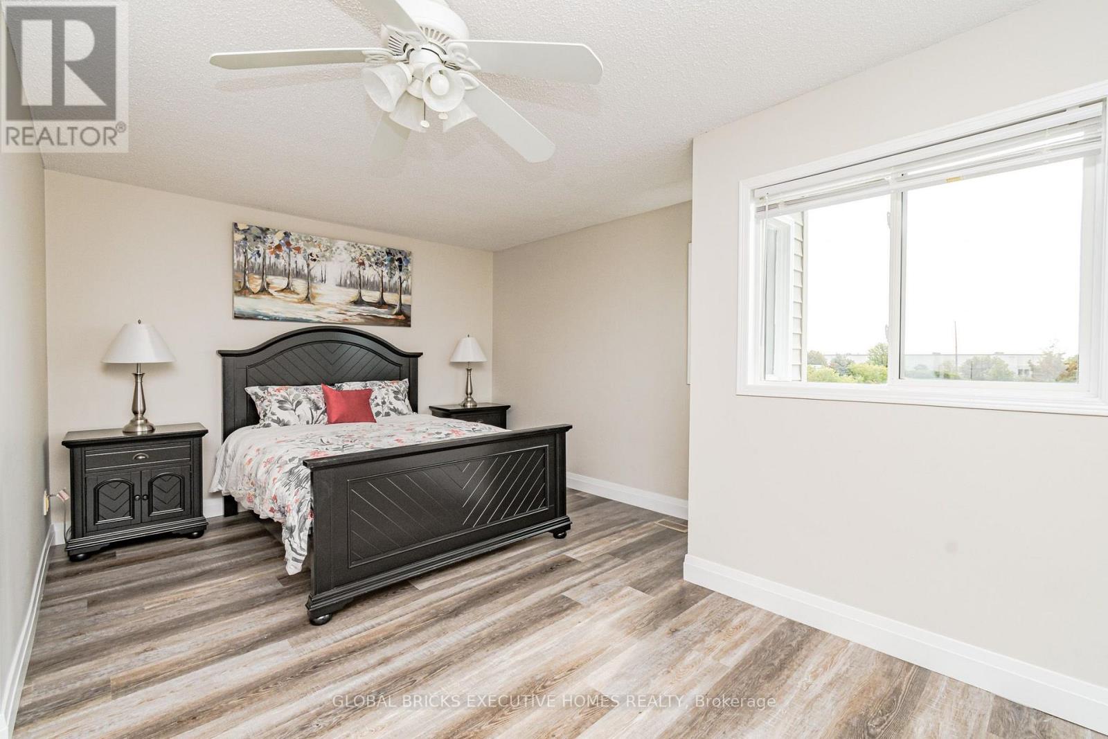 5100 Lampman Avenue — photo 12
