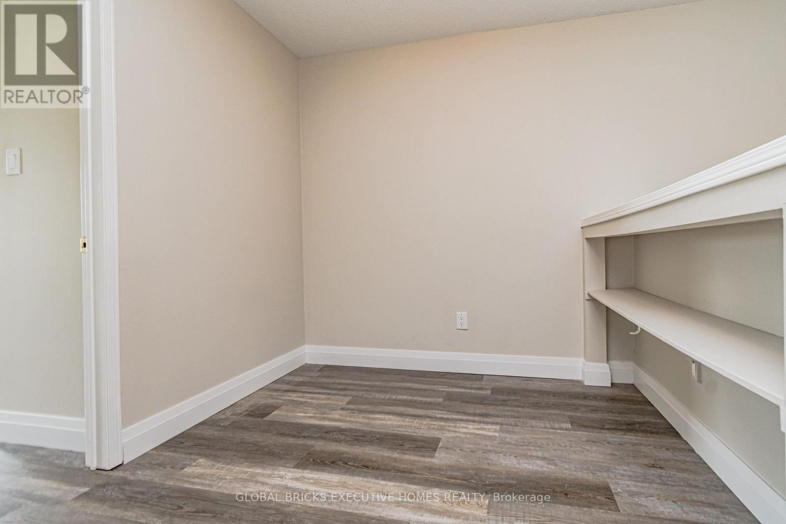 5100 Lampman Avenue — photo 17