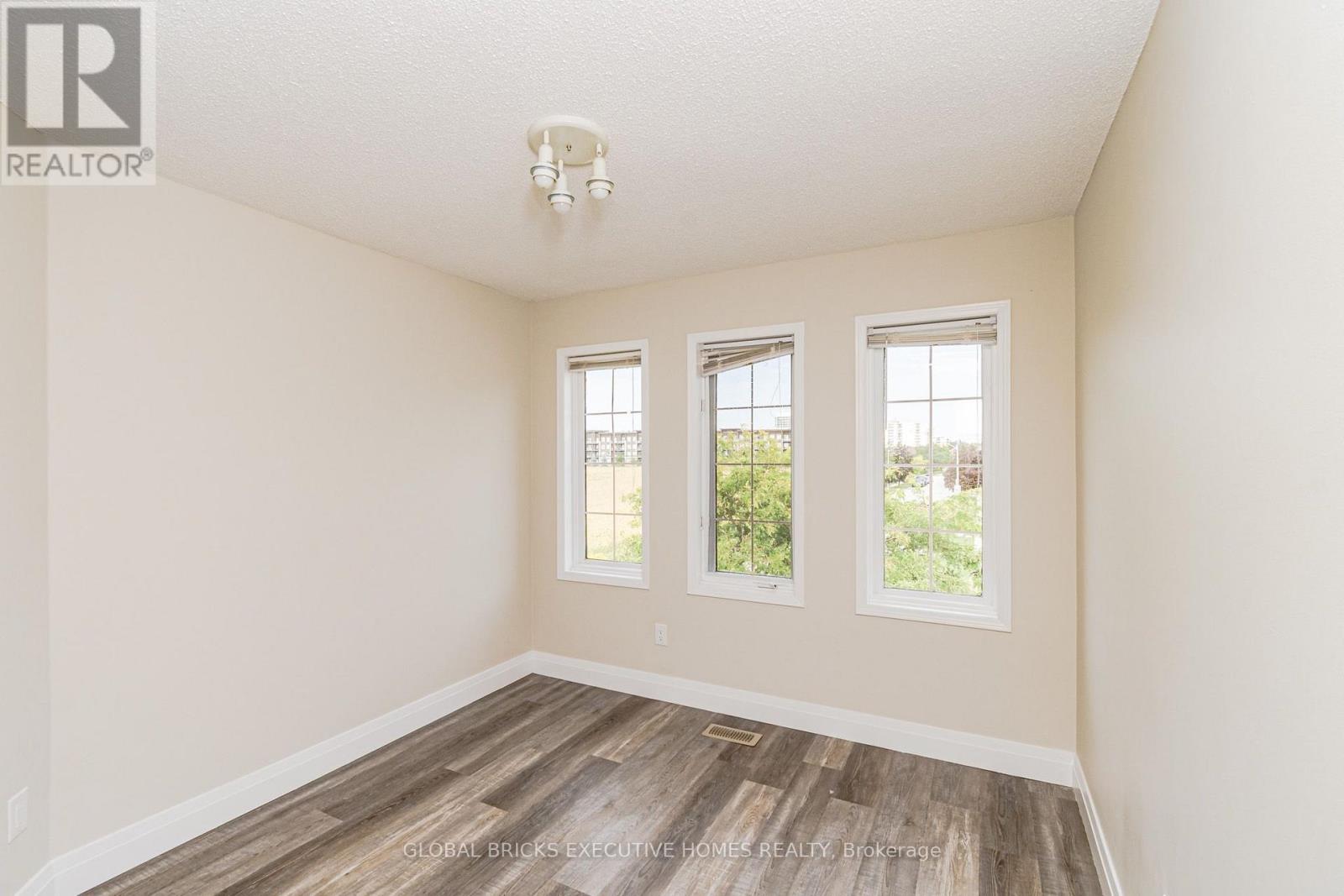 5100 Lampman Avenue — photo 19
