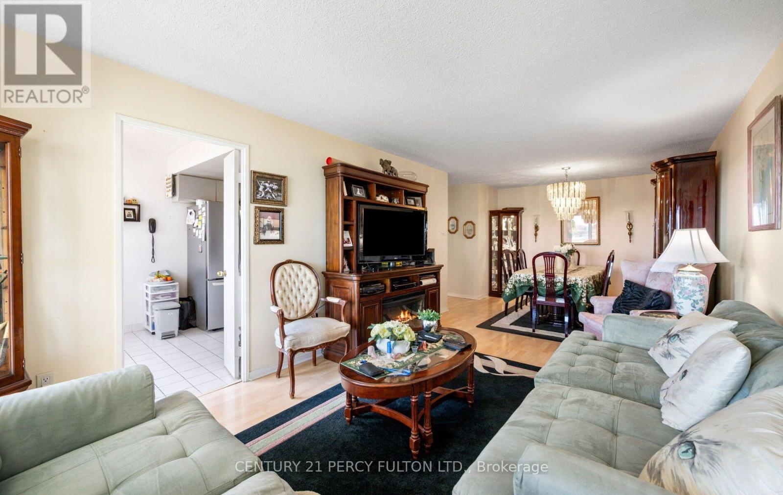 7825 Bayview Avenue — photo 10