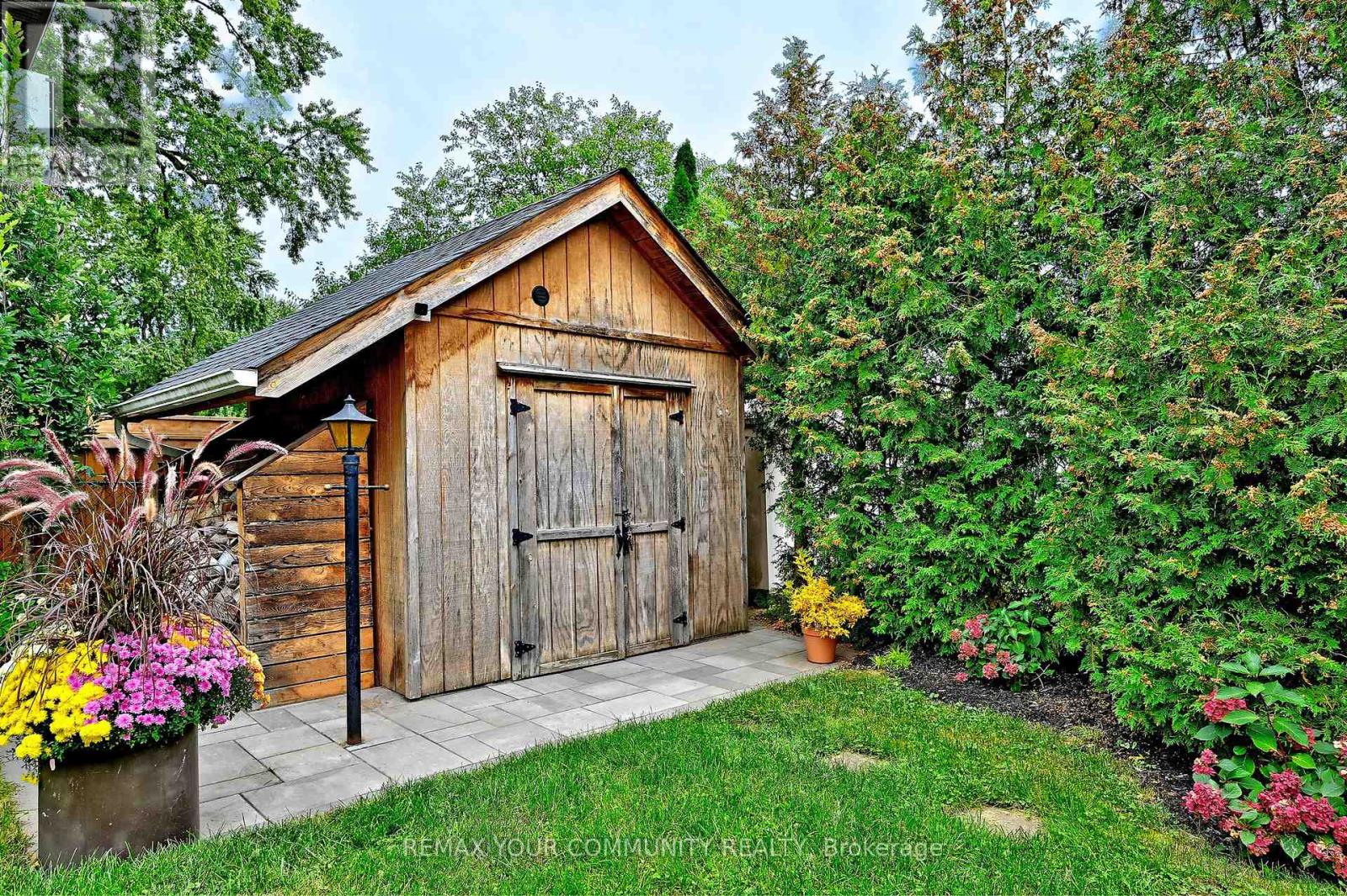 141 PRINCE EDWARD DRIVE S - 47