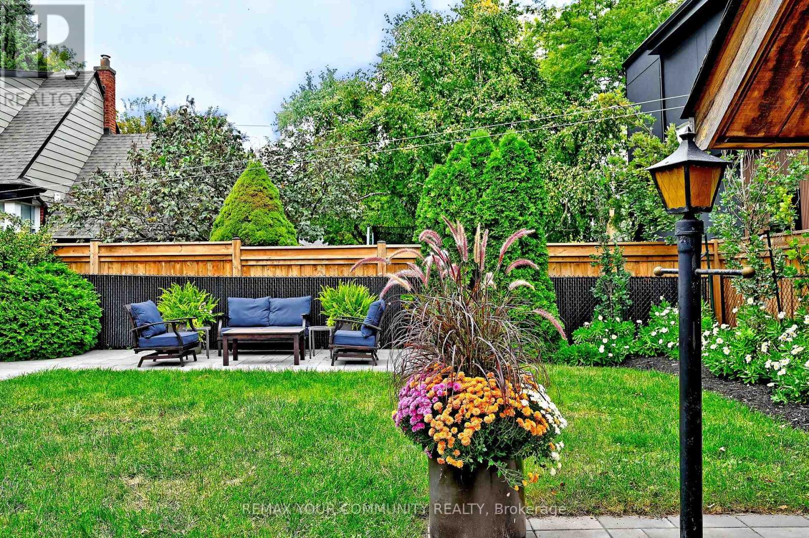 141 PRINCE EDWARD DRIVE S - 43