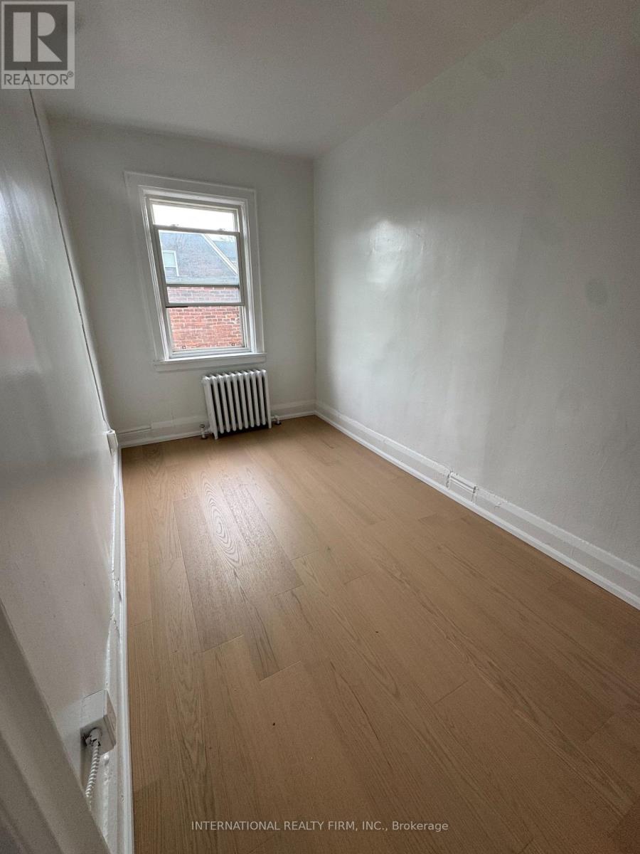 1094 College Street — photo 13