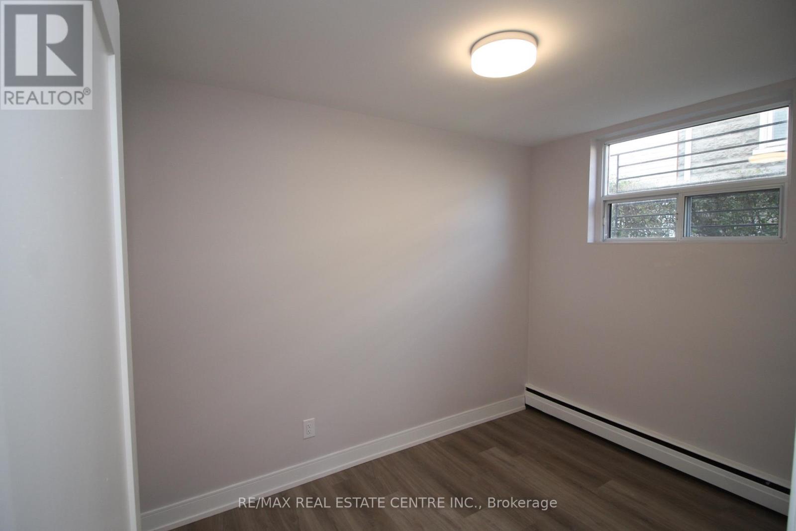 424 Argyle Street South — photo 16