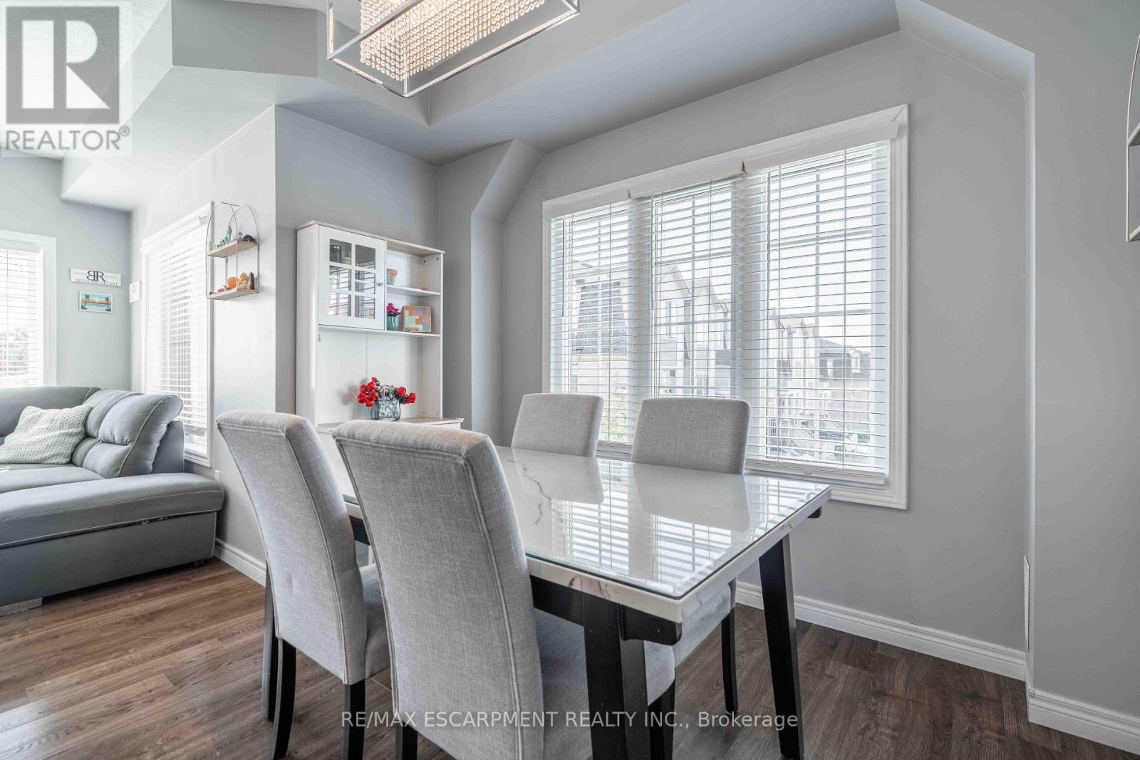 #13 11 STOCKBRIDGE GARDENS - 10