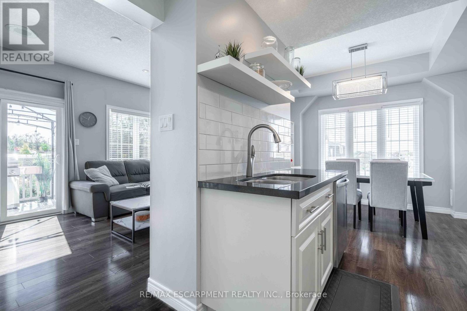 #13 11 STOCKBRIDGE GARDENS - 17