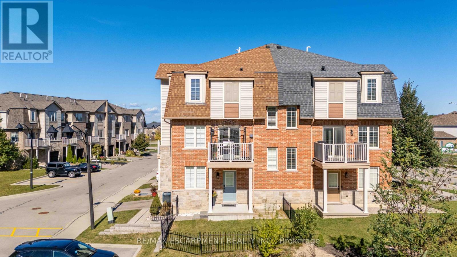 #13 11 STOCKBRIDGE GARDENS - 30