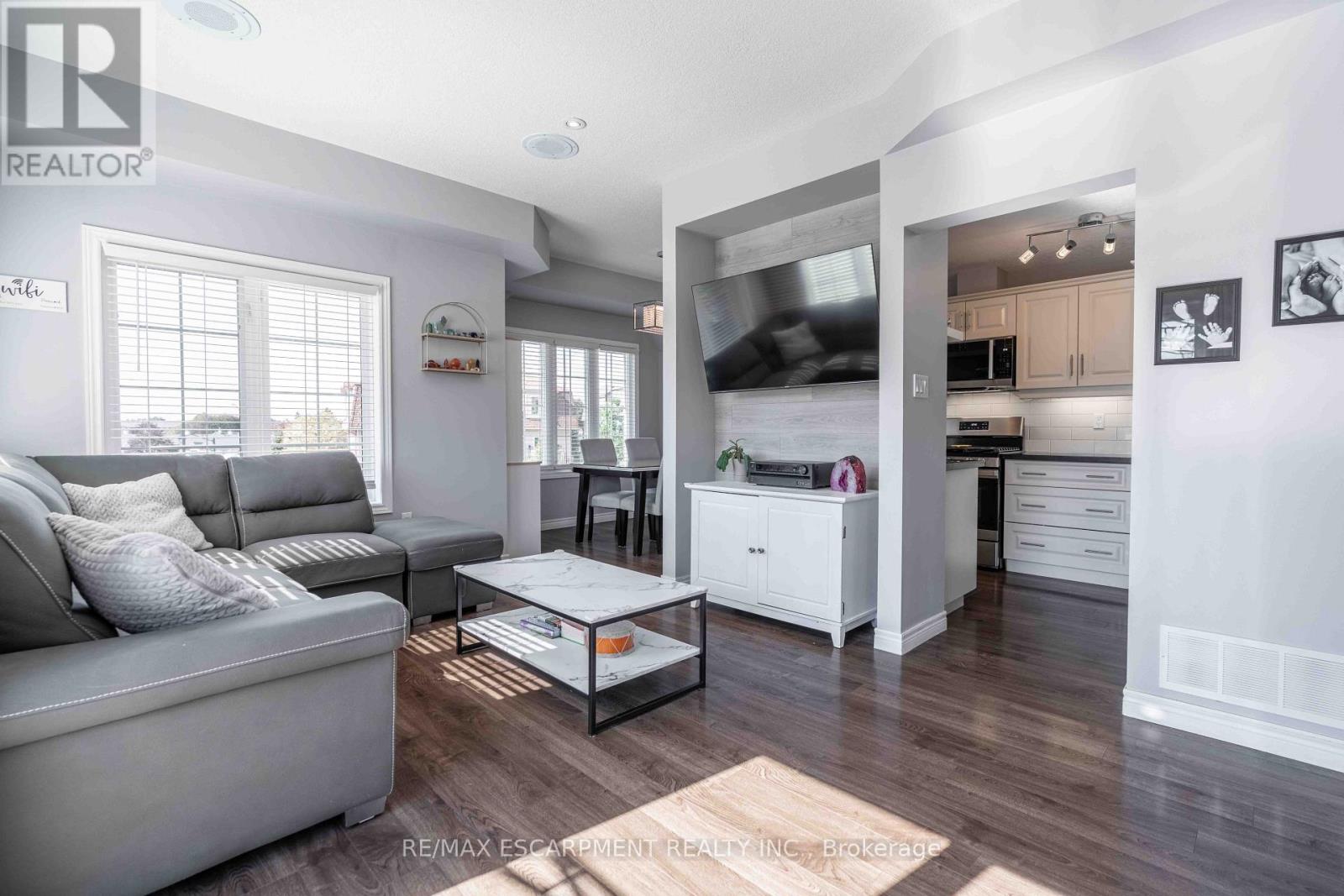 #13 11 STOCKBRIDGE GARDENS - 6