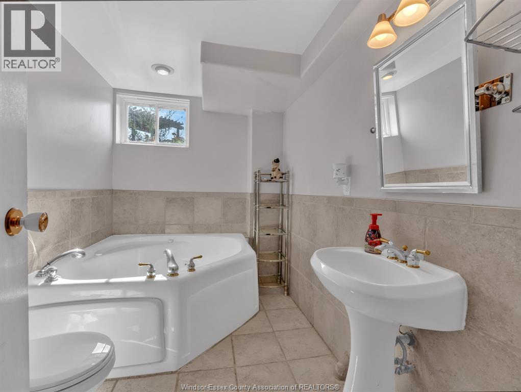 920 Essex Road 14 - 23