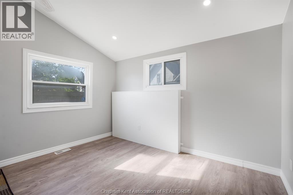 32 Foster Street — photo 17