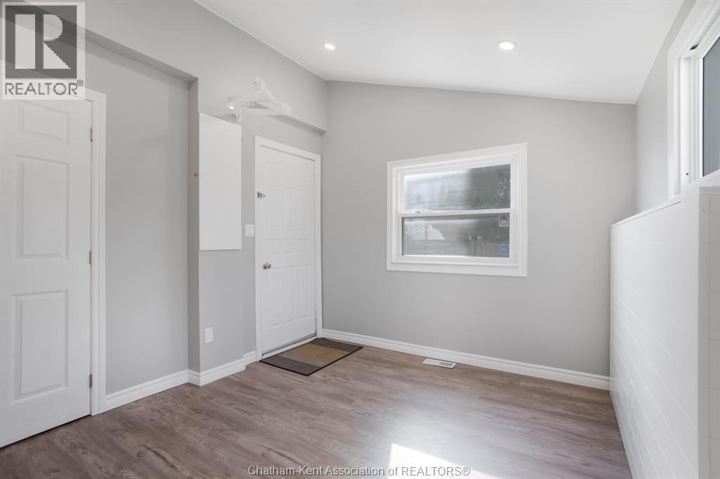 32 Foster Street — photo 18