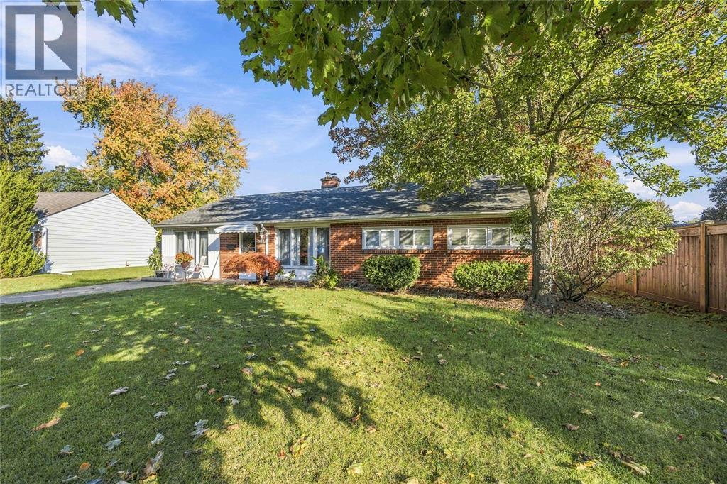 914 Retlaw DRIVE - 1