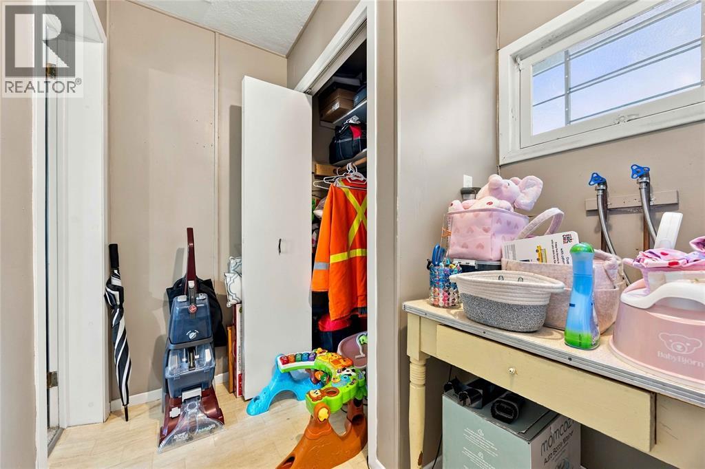914 Retlaw Drive — photo 29
