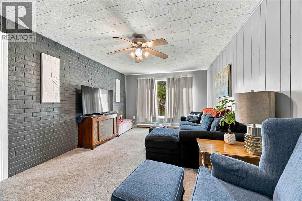914 Retlaw DRIVE - 24