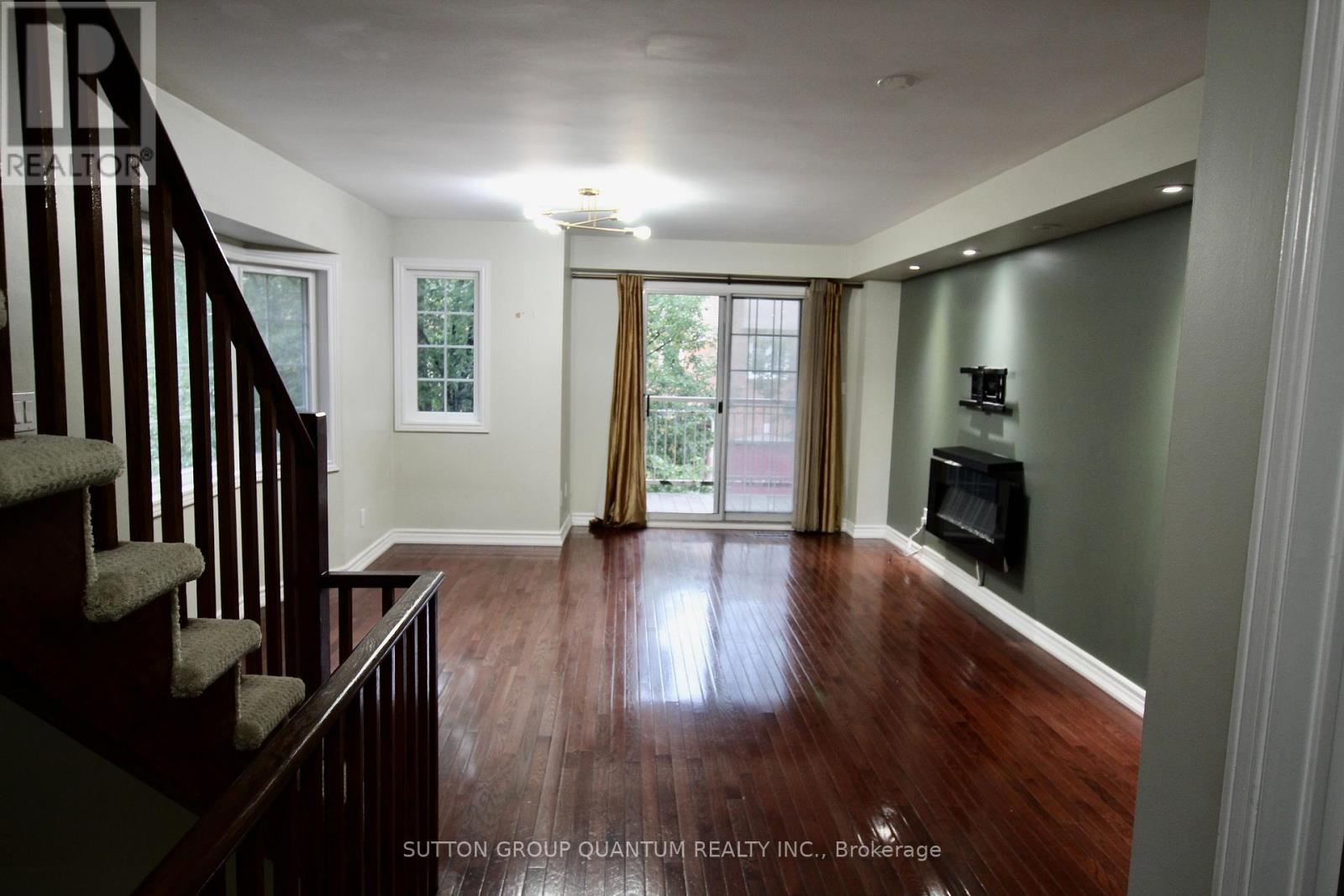 6950 Tenth Line Drive — photo 3