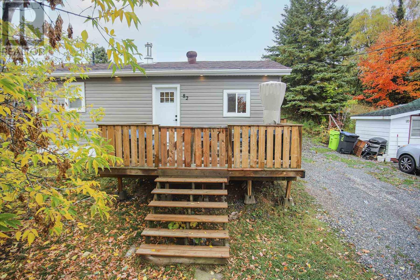 82 Elliott Rd