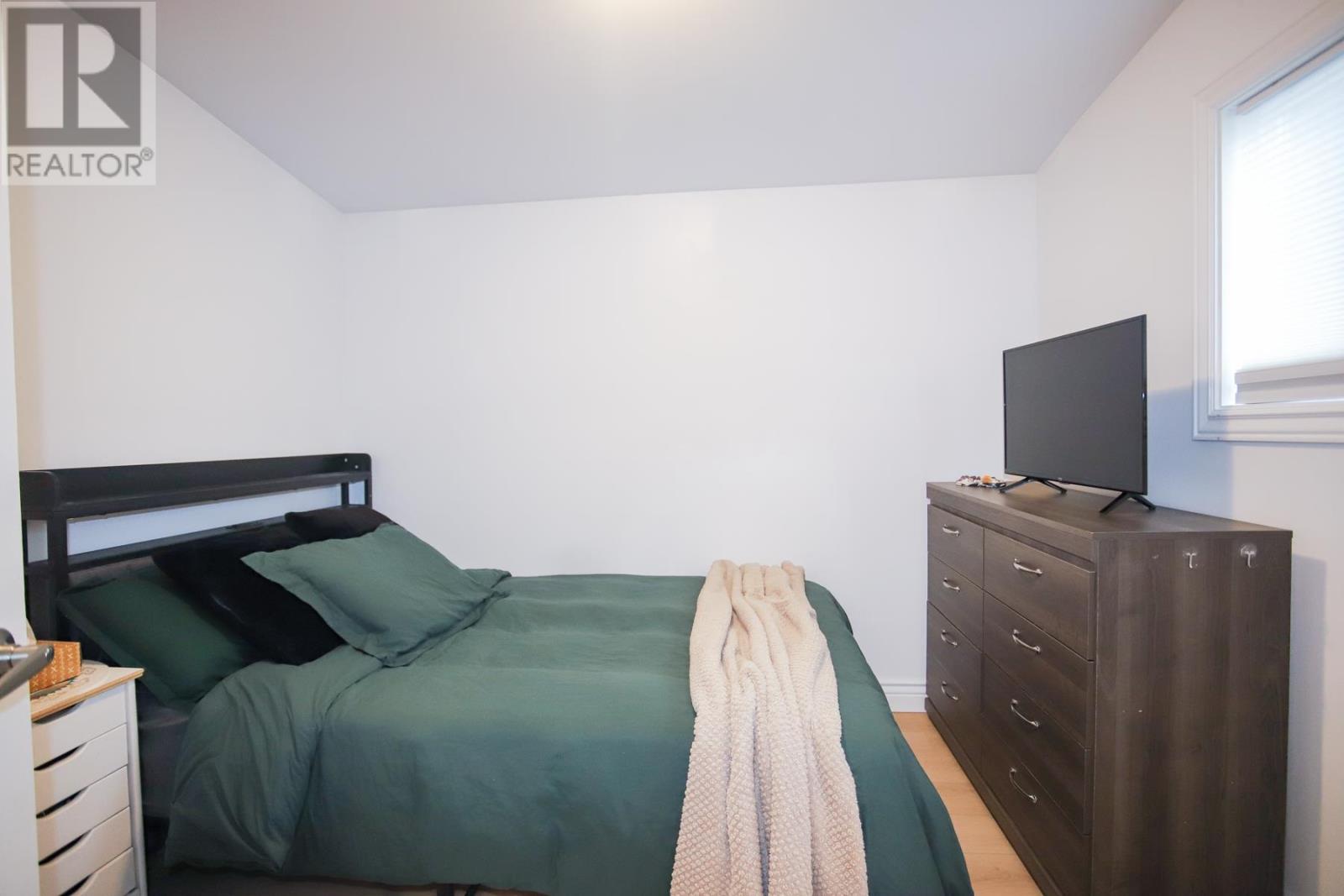 82 Elliott Rd — photo 10