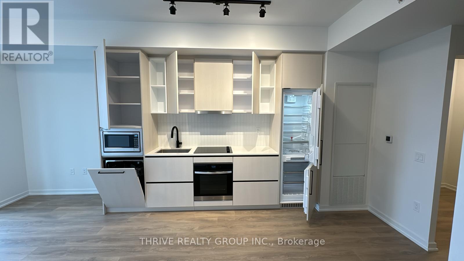 2307 - 10 GRAPHOPHONE GROVE, Toronto (Dovercourt-Wallace Emerson-Junction) — photo 2