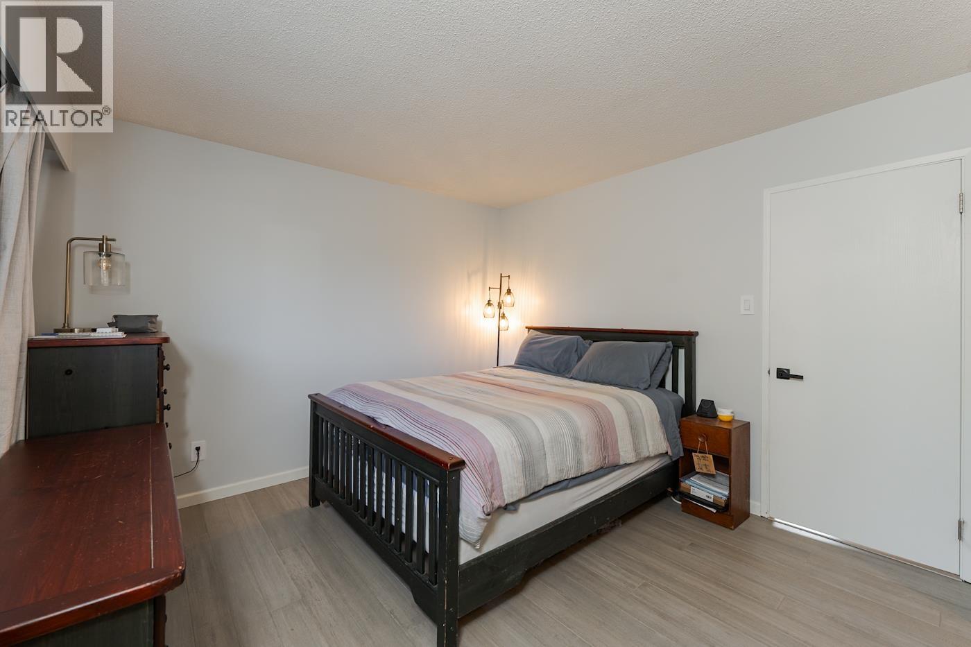 2941 OAKRIDGE CRESCENT - 11