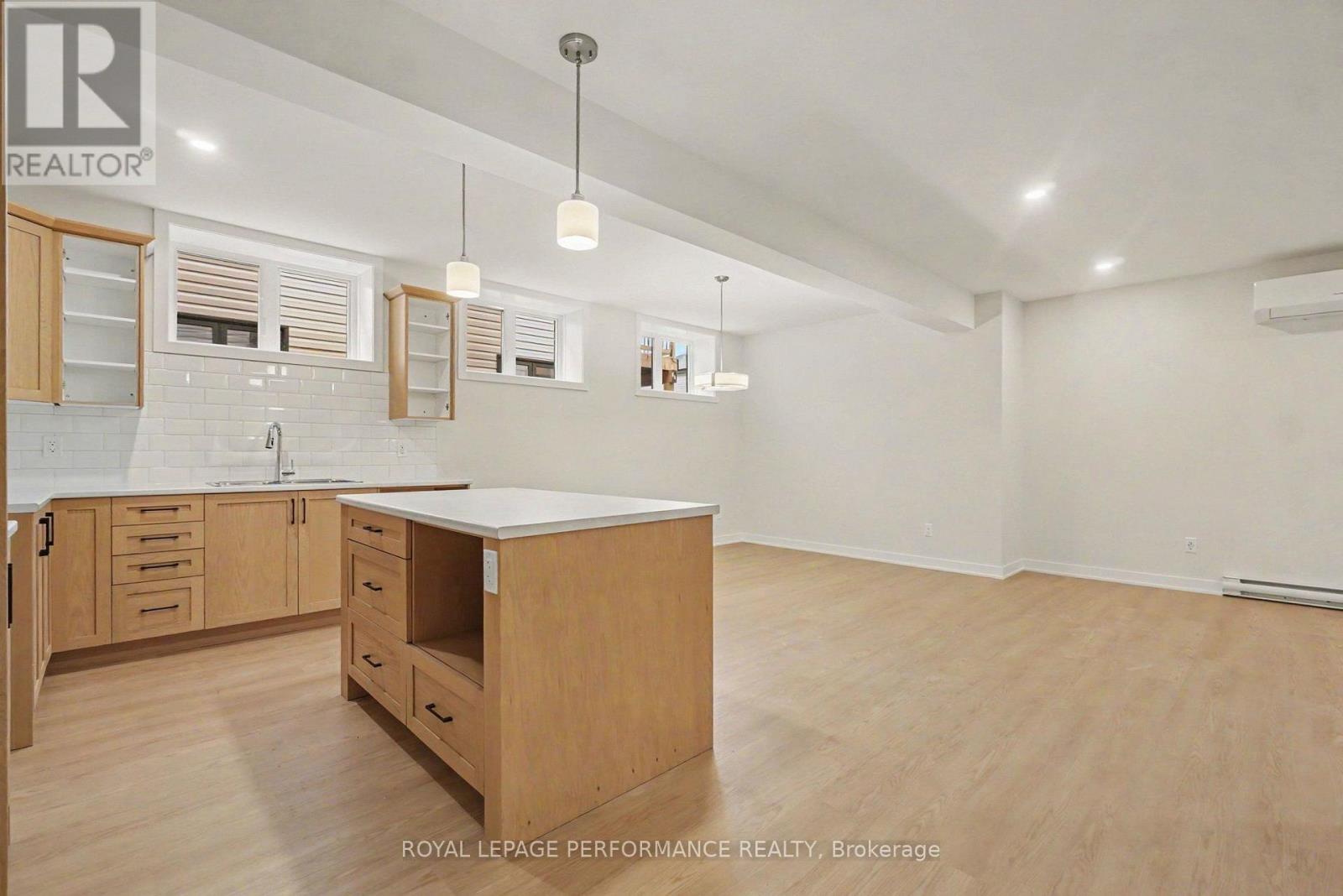 B - 275 SAM AVENUE, Russell — photo 6
