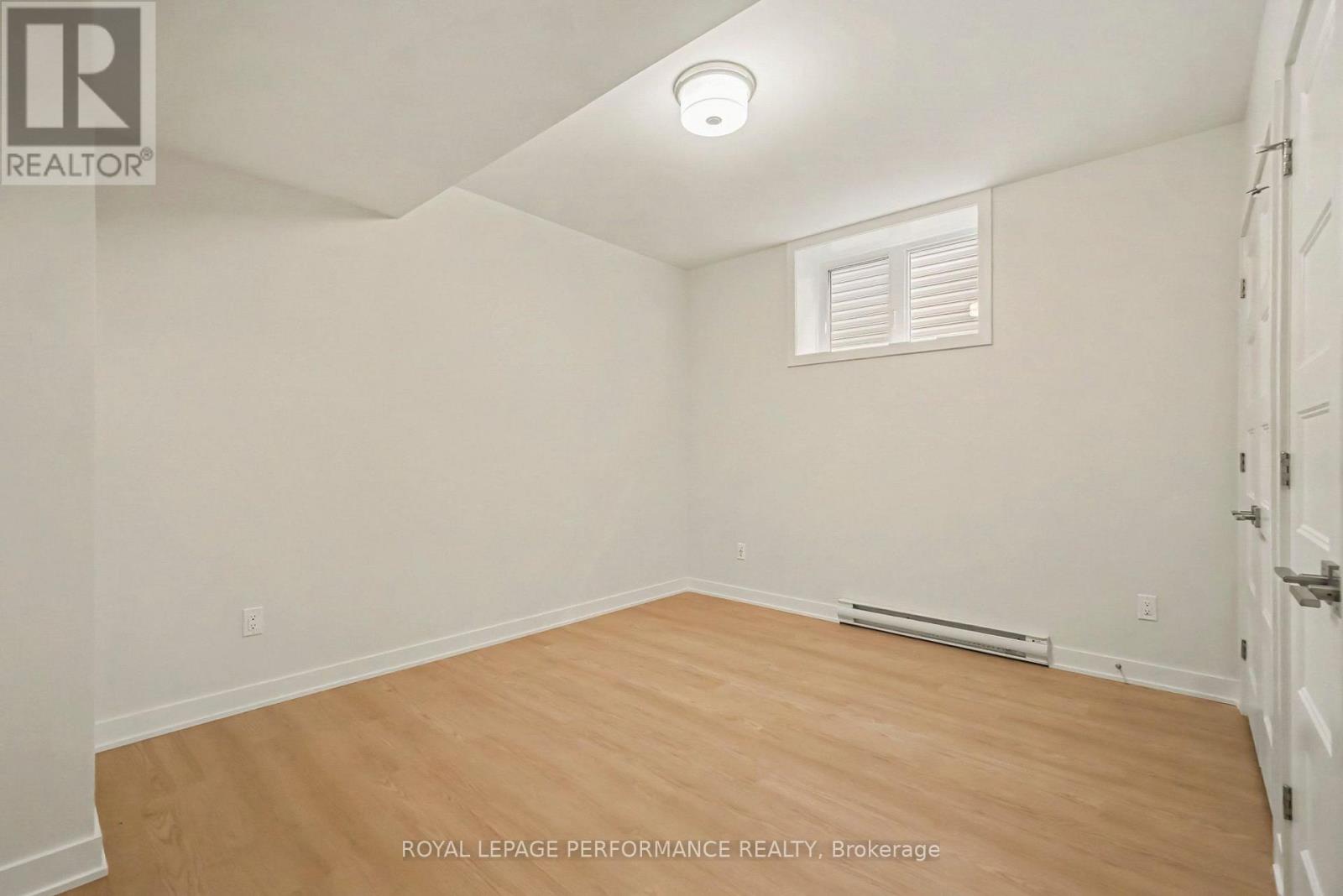 B - 275 SAM AVENUE, Russell — photo 9