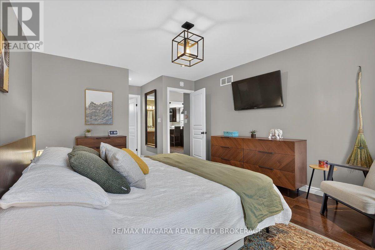 48 Falcon Drive — photo 33