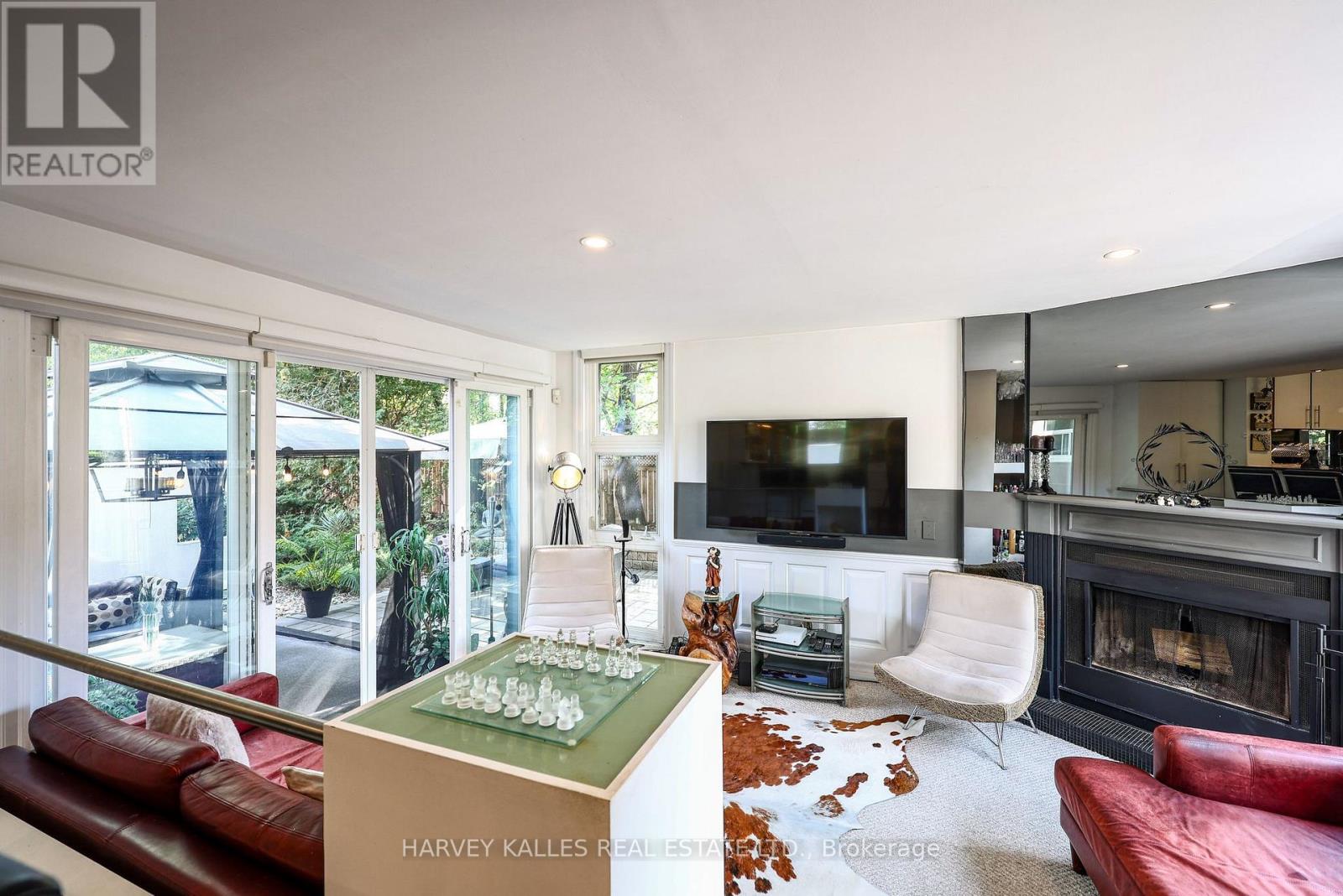 90 Berkinshaw Crescent — photo 32