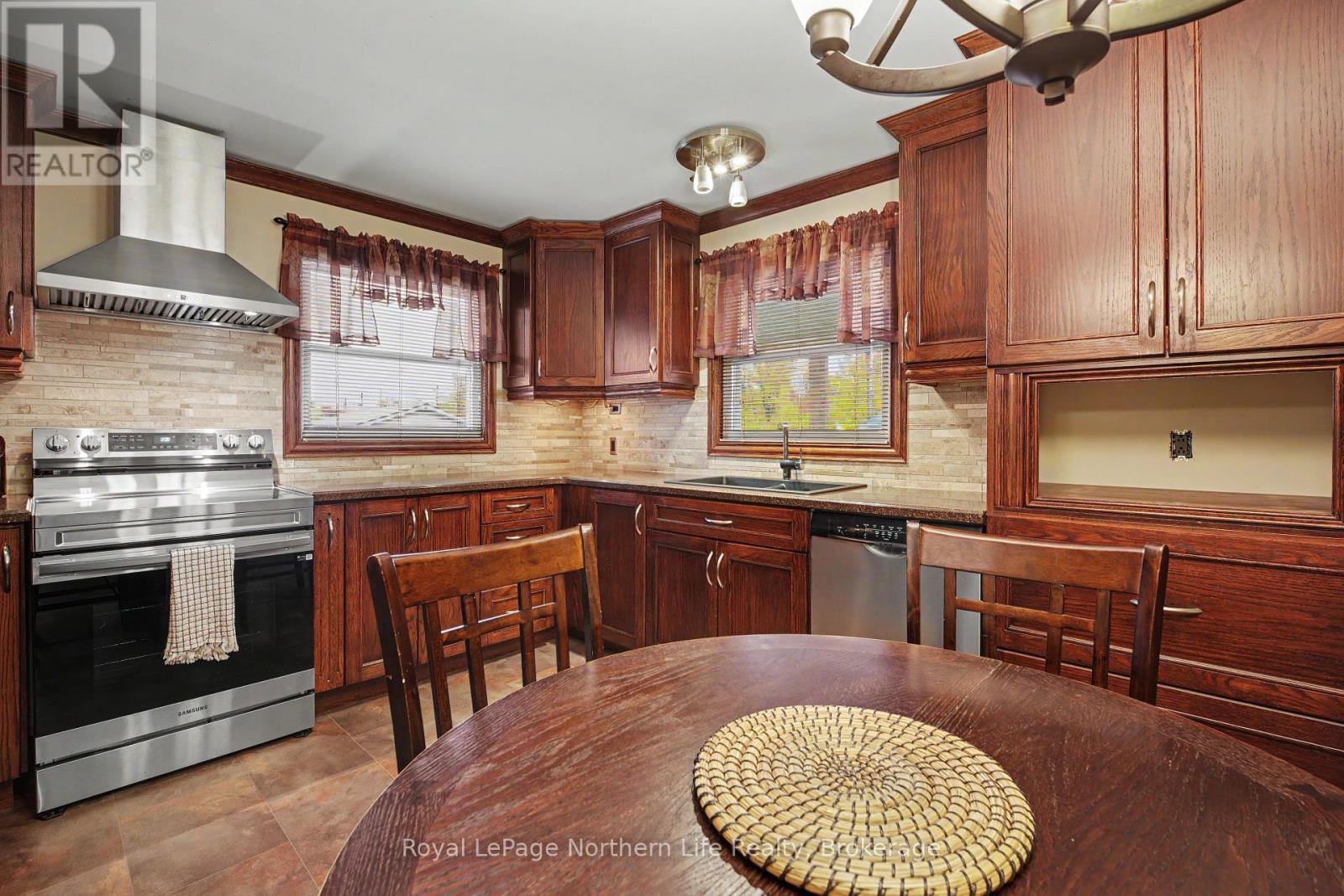 483 ABERDEEN AVENUE - 8