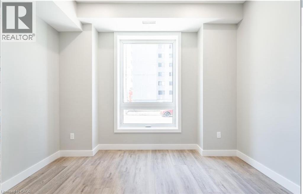 102 Wellington Street North — photo 13