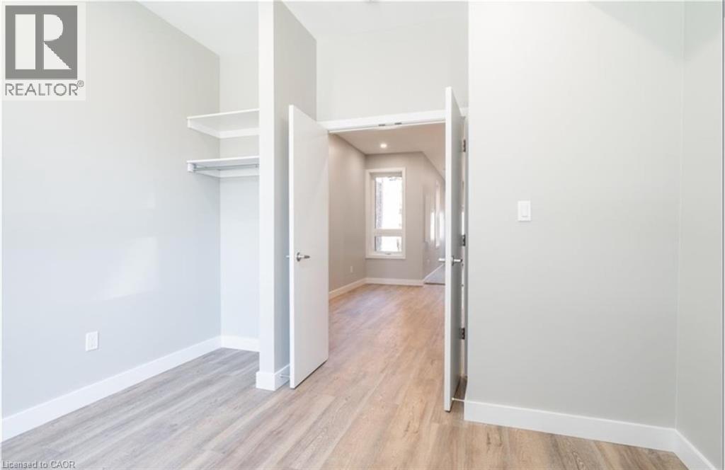 102 Wellington Street North — photo 14