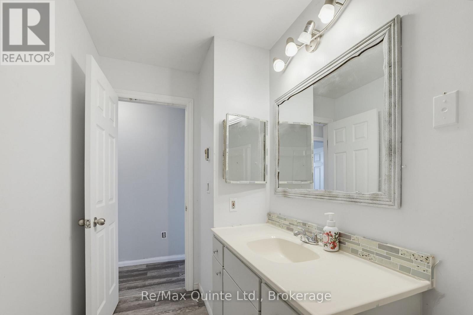 9 Mcfarland Drive, Belleville, ON photo 14