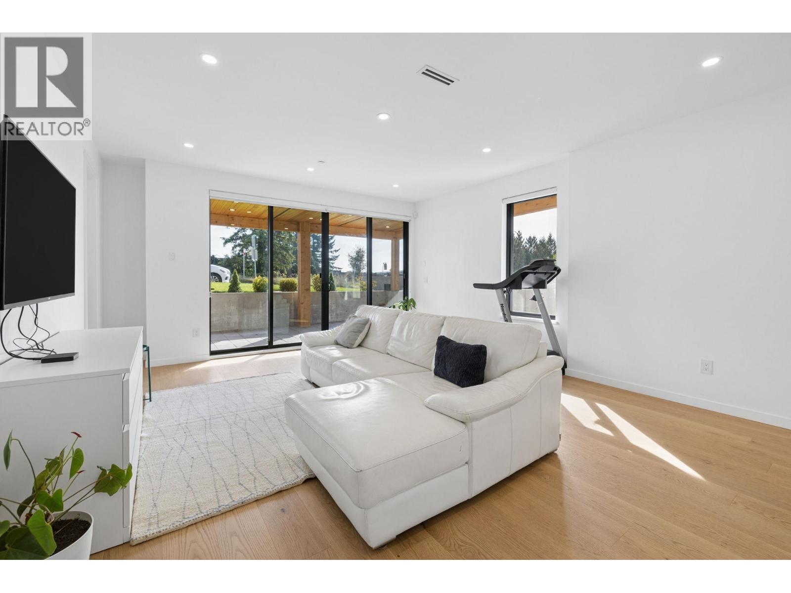 366 W 25TH STREET, North Vancouver - Image 1