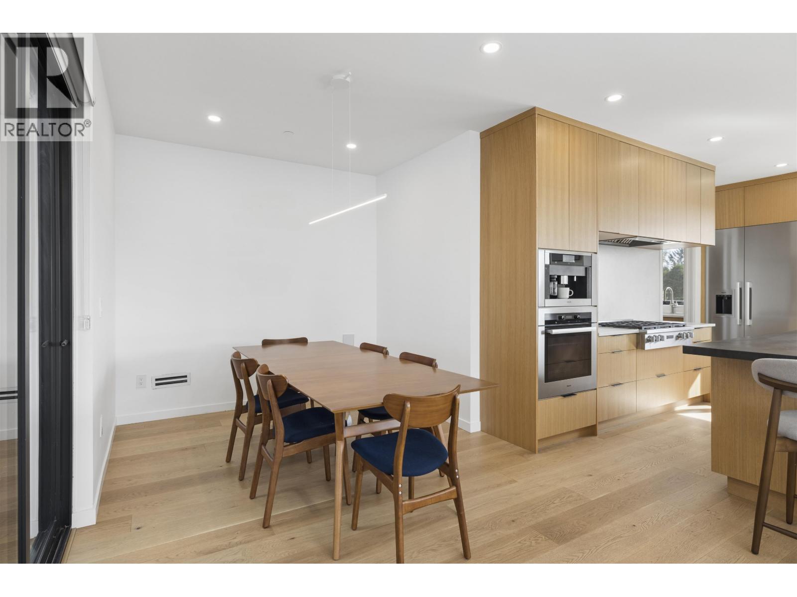 366 W 25TH STREET, North Vancouver - Image 1