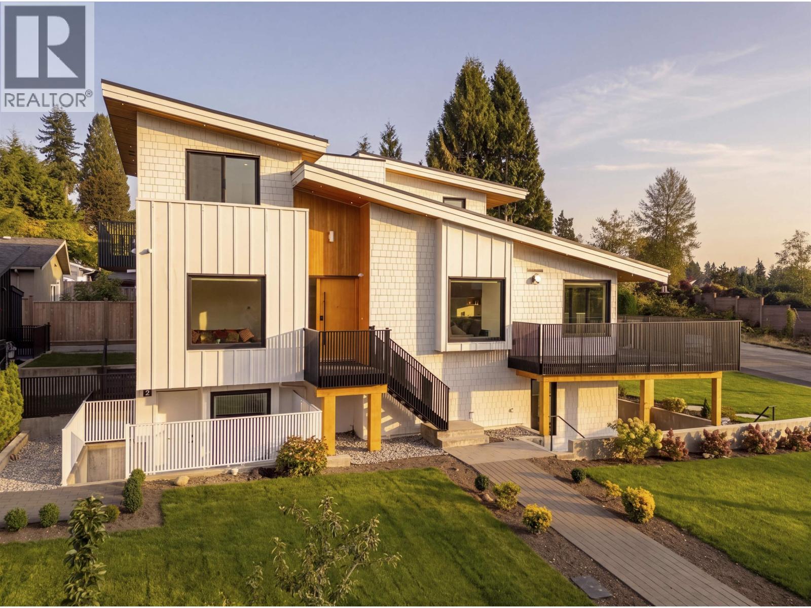 366 W 25TH STREET, North Vancouver - Image 1