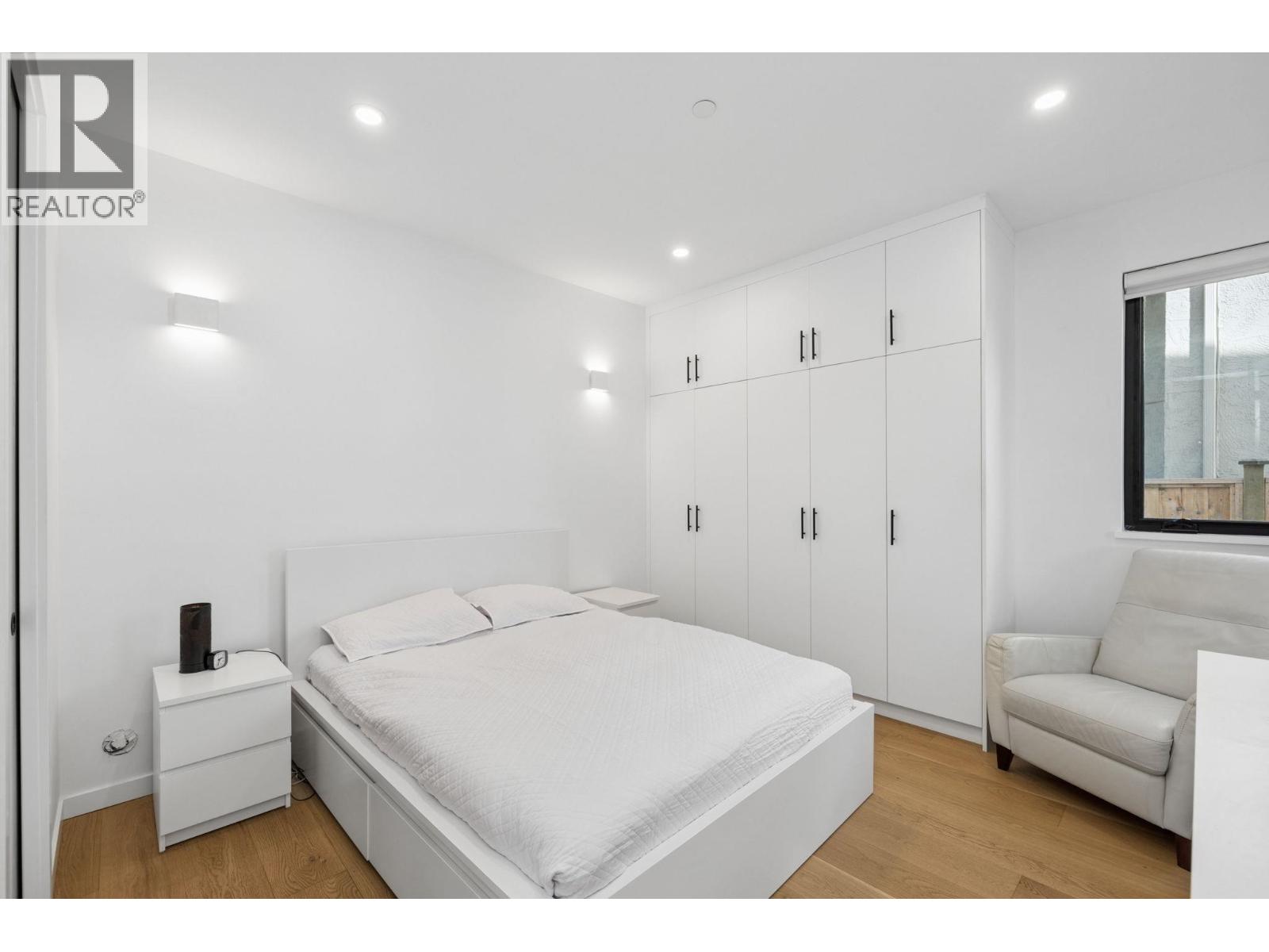 366 W 25TH STREET, North Vancouver - Image 1