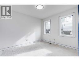 844 Hampshire Crescent NE - photo 31