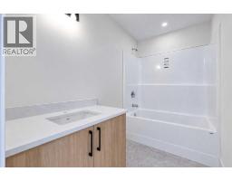844 Hampshire Crescent NE - photo 27