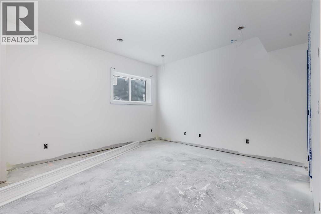 844 Hampshire Crescent NE, photo 38 of 47
