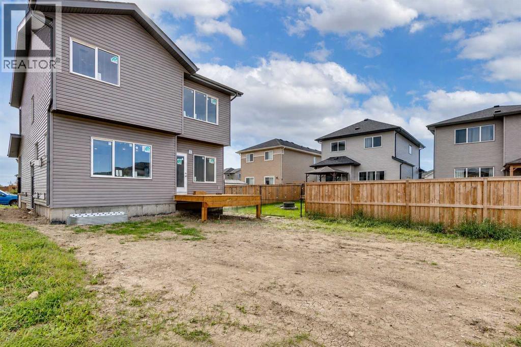 844 Hampshire Crescent NE, photo 46 of 47