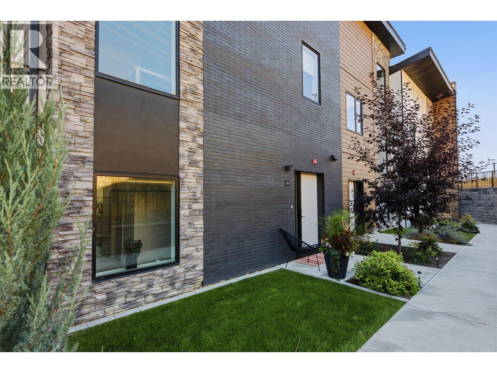 303 2735 SHANNON LAKE Road, West Kelowna