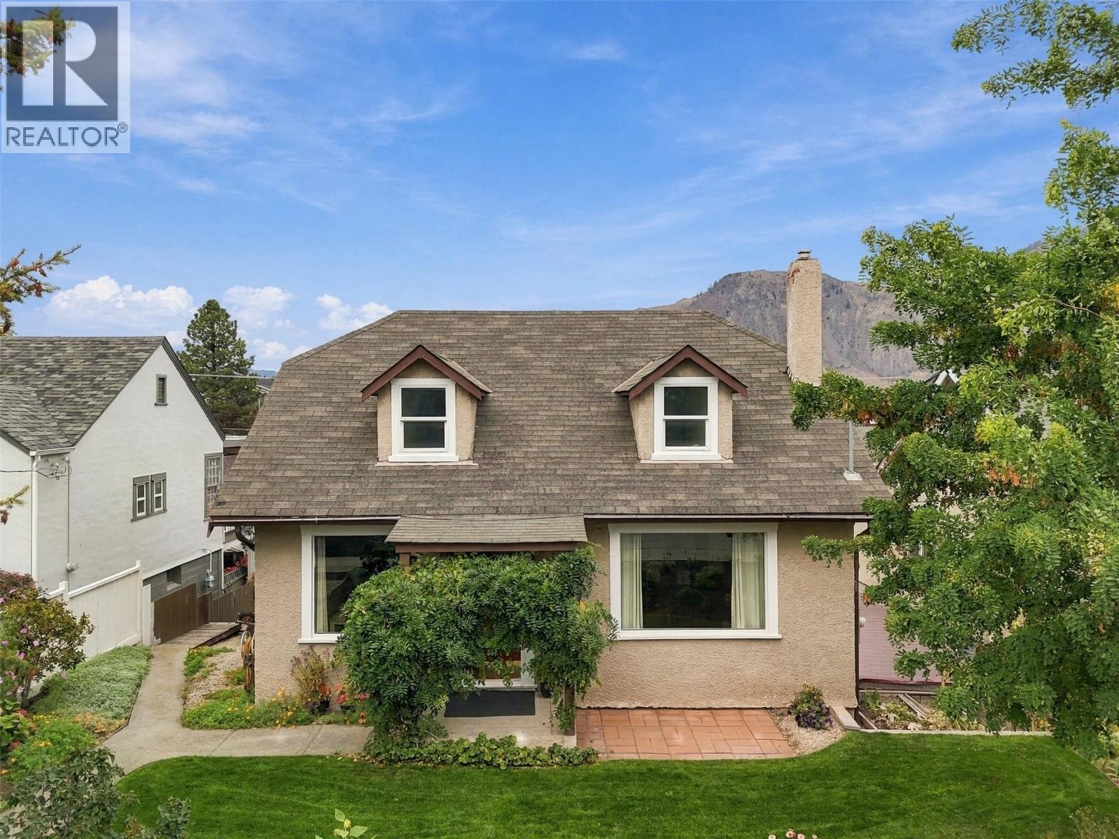 812 Columbia Street - 1
