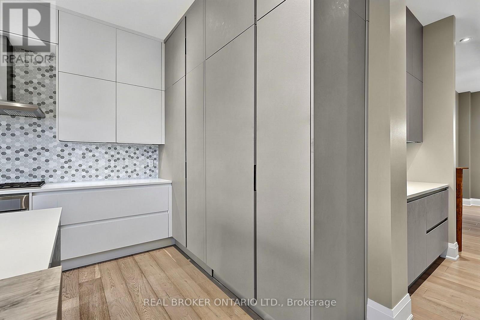 64 Manor Glen Crescent — photo 16