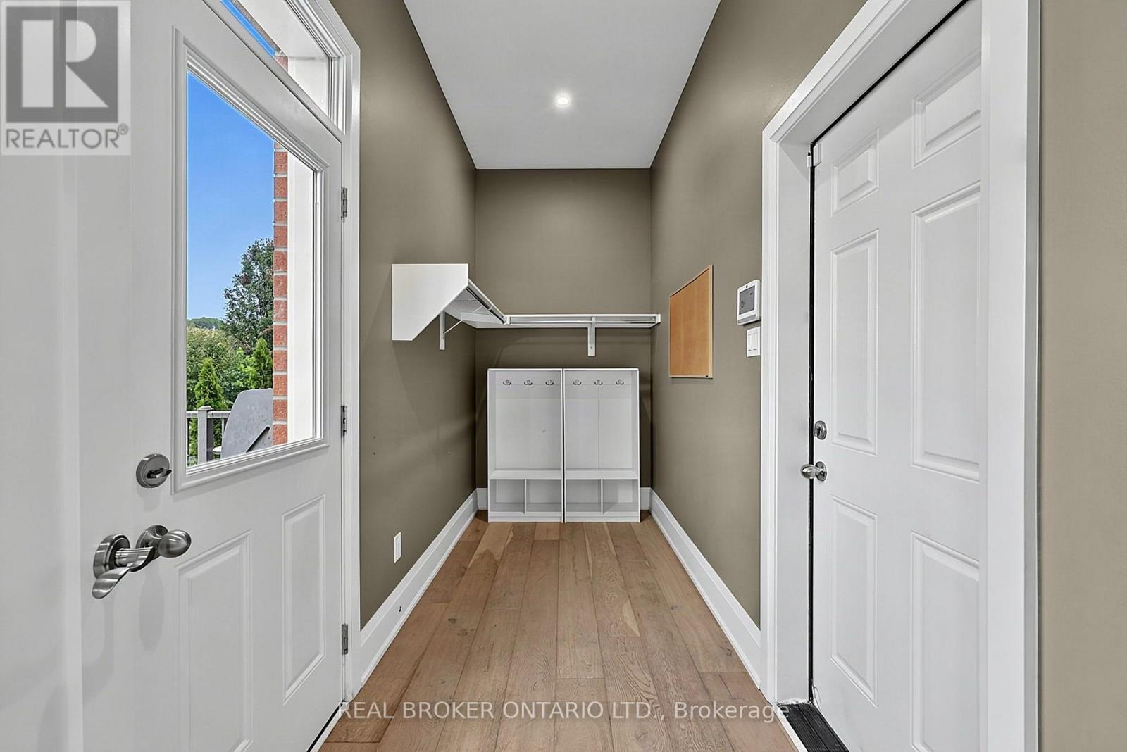 64 Manor Glen Crescent — photo 18