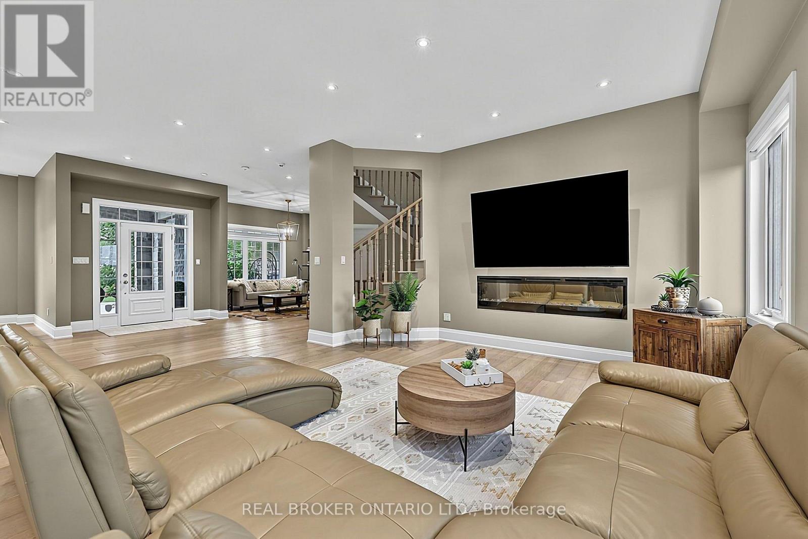 64 MANOR GLEN CRESCENT, East Gwillimbury (Mt Albert) — photo 9