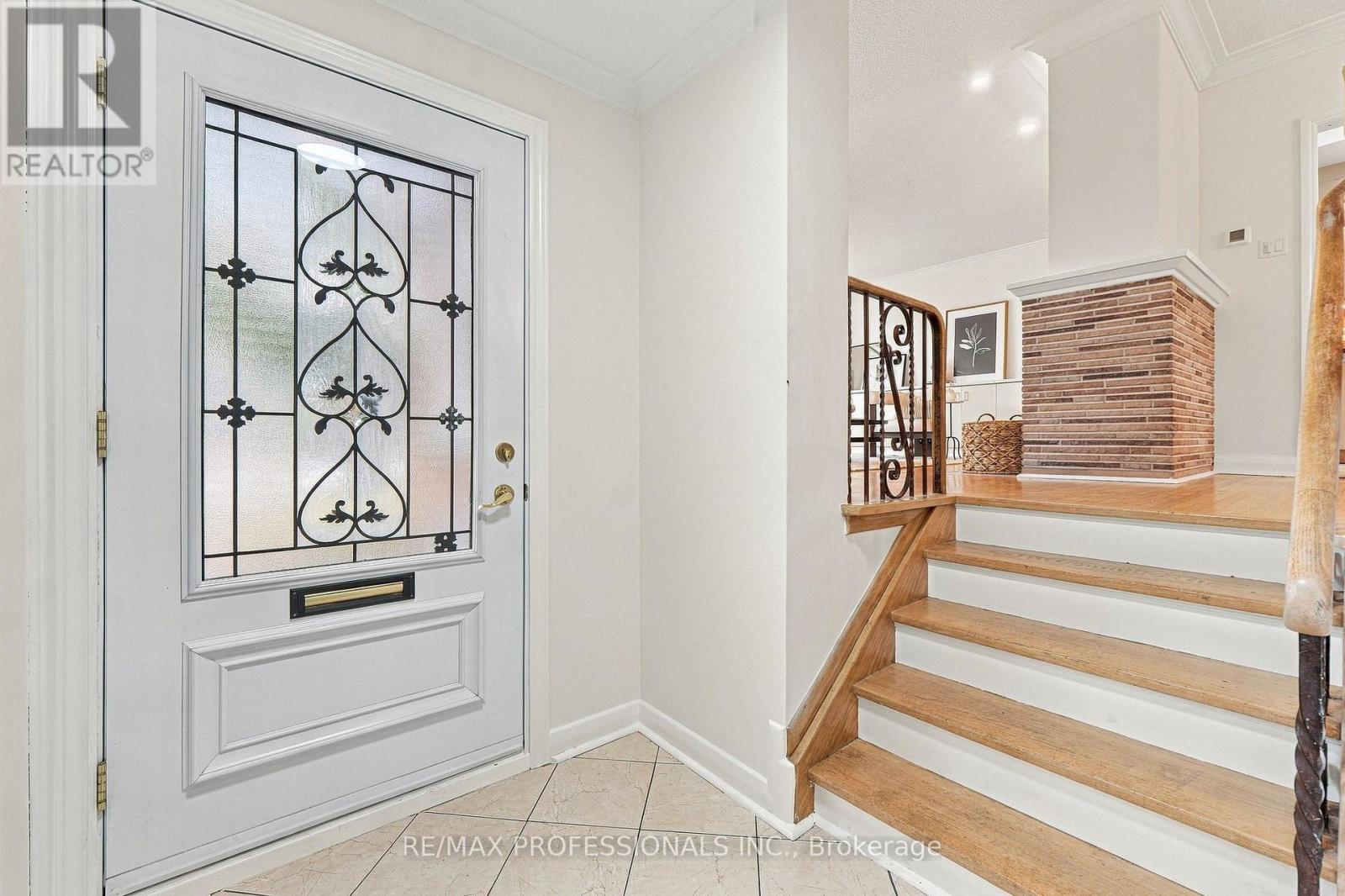 8 NORTHOLT COURT, Toronto (Edenbridge-Humber Valley) — photo 3