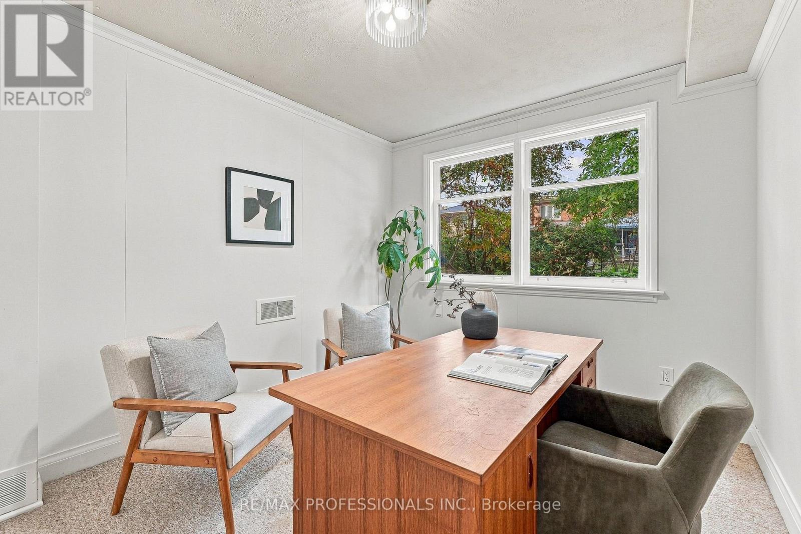 8 Northolt Court — photo 31
