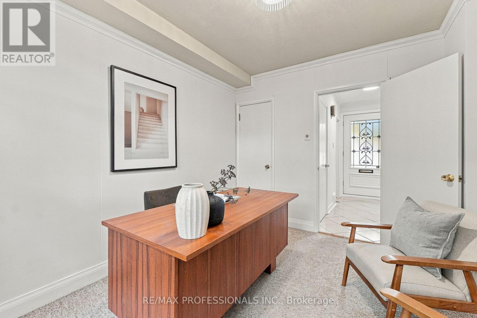8 Northolt Court — photo 32