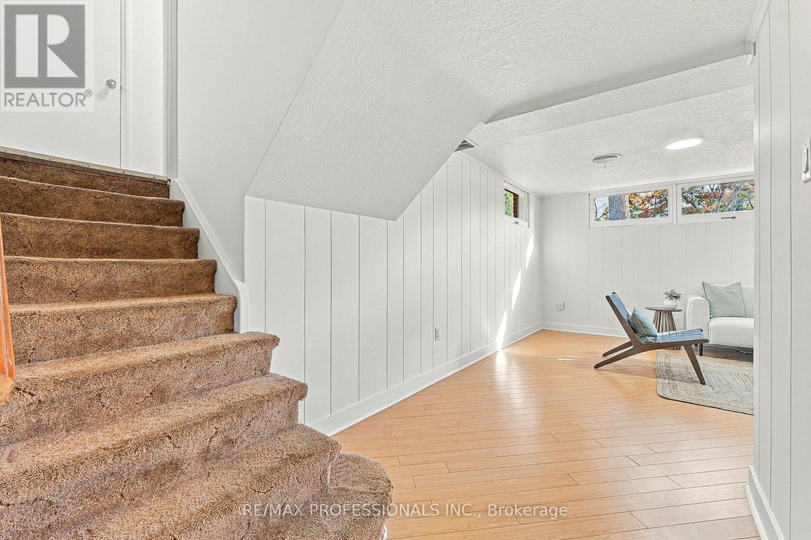 8 Northolt Court — photo 35